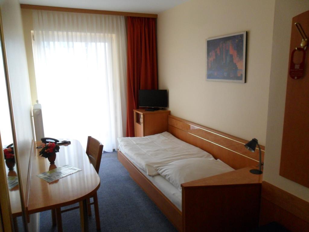 Hotel Europa Пфорцхайм Номер фото