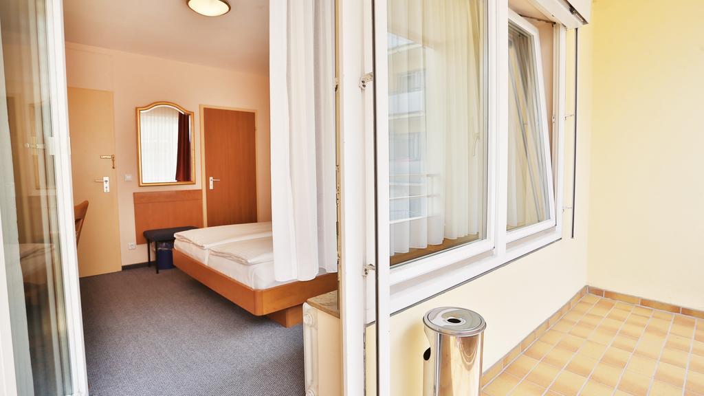 Hotel Europa Пфорцхайм Экстерьер фото